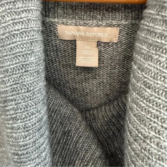 Banana Republic Wool Blend Cowl Neck Sweater Size Medium EUC - Picture 4 of 5